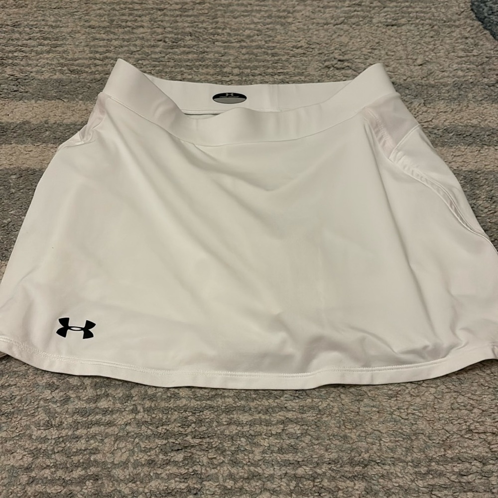 White xs under Armour golf skirt
